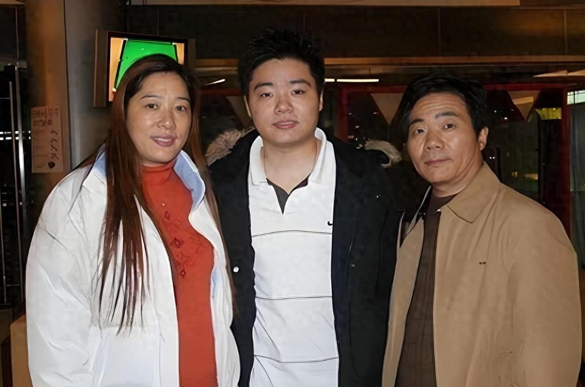 “台球天才”丁俊晖，母亲55岁因癌离世，他娶大六岁富家女为妻